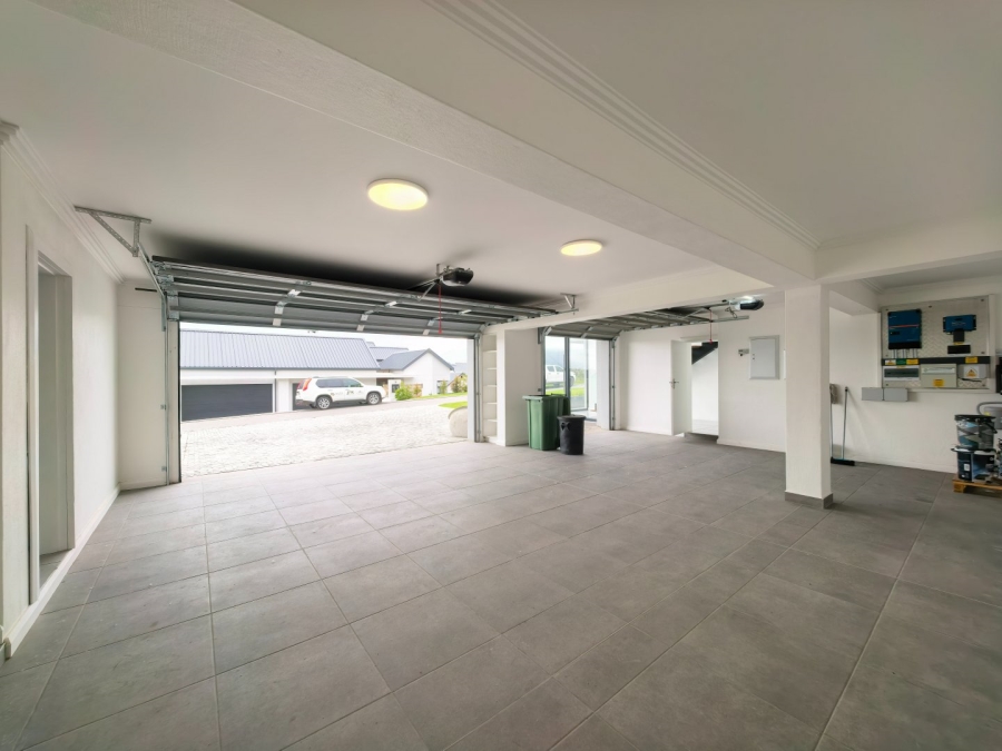 5 Bedroom Property for Sale in Kingswood Golf Estate Western Cape